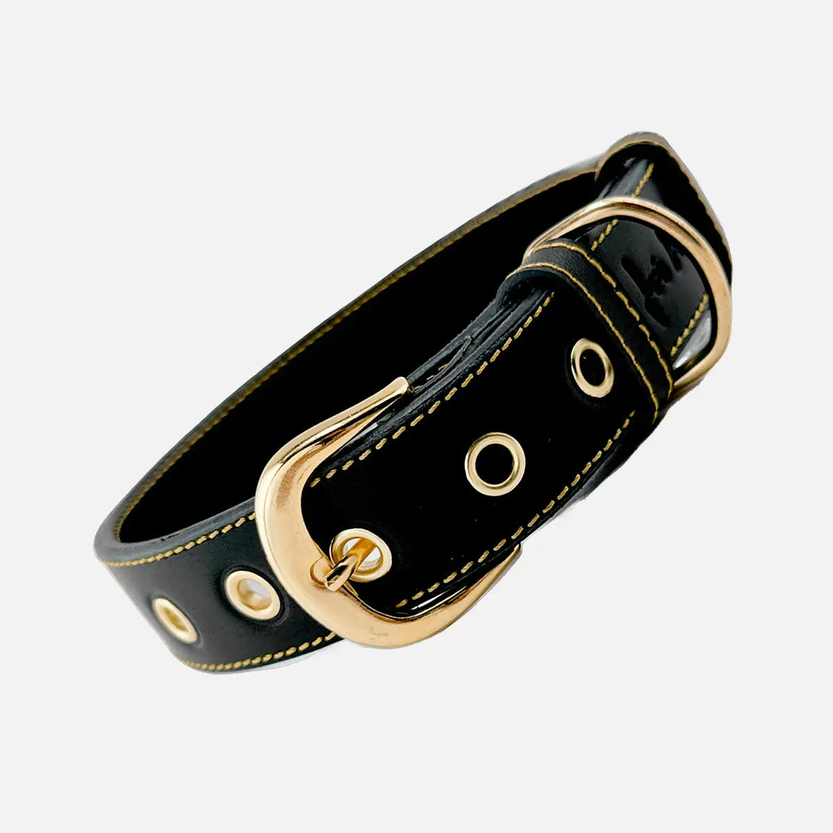 Collar para perros en cuero negro con acabados en oro envejecido. 